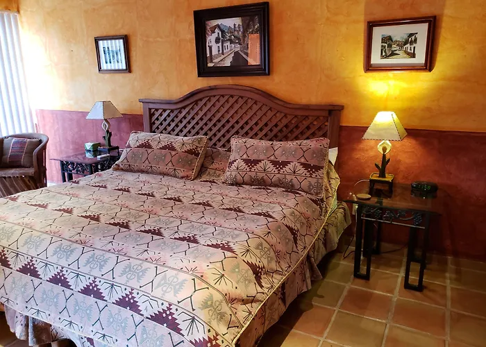 Casa Colonial *